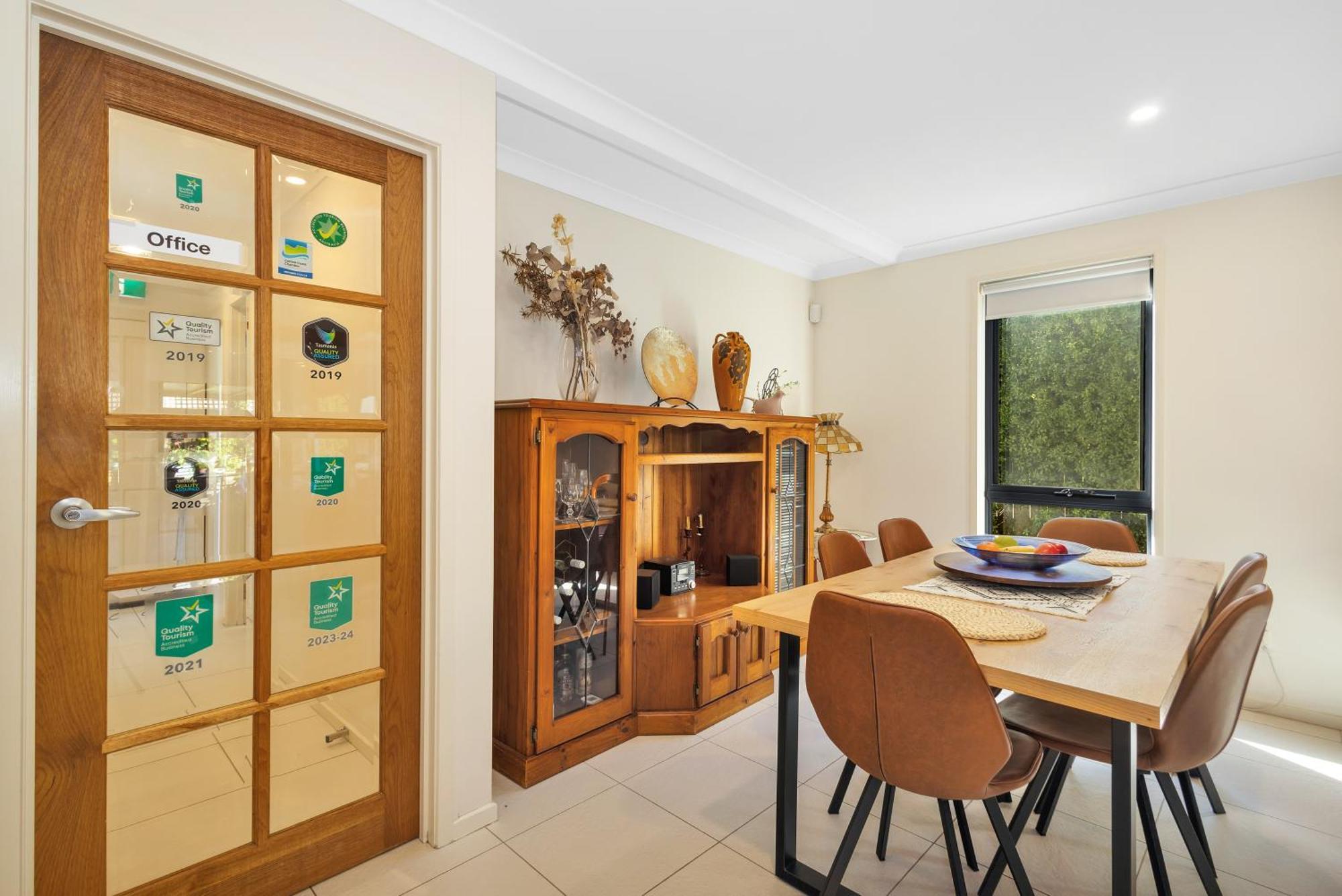 Madsen Retreat Hotel Penguin Ngoại thất bức ảnh